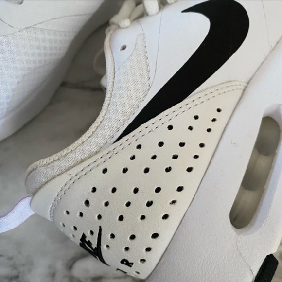 Nike Airmax Athletic Shoes - Picture 5 of 6